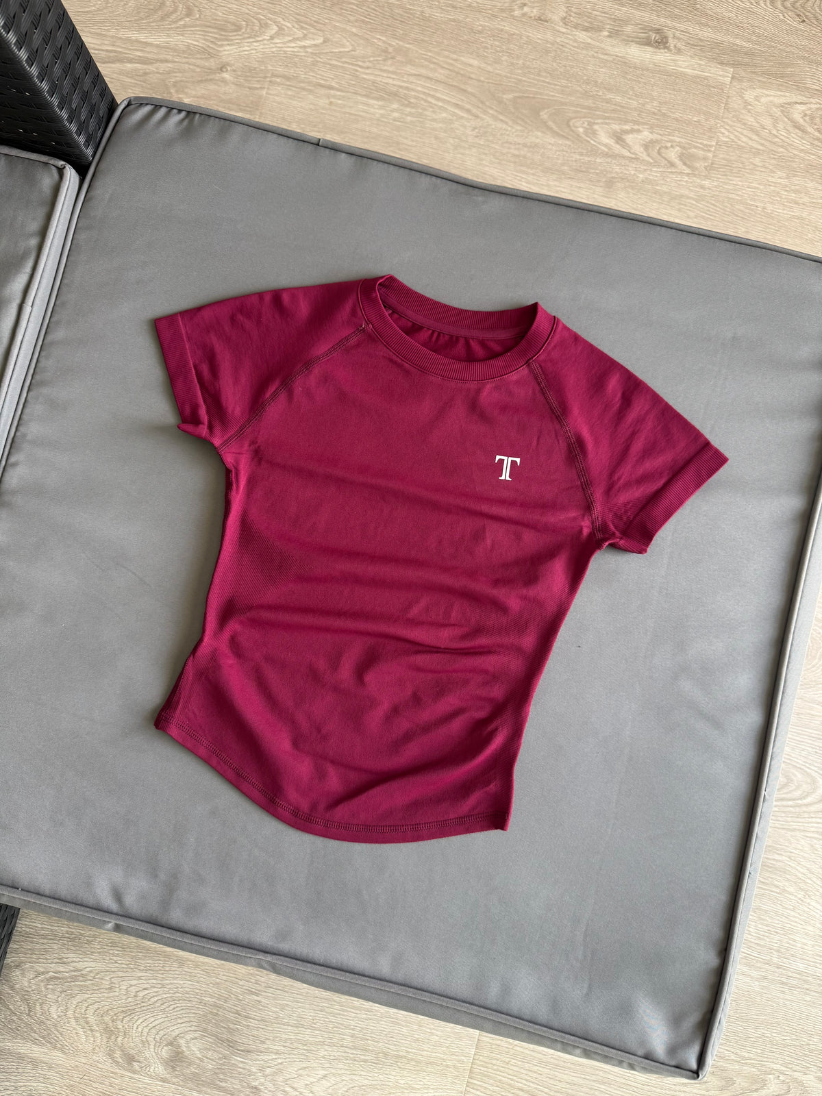 Set active burgundy