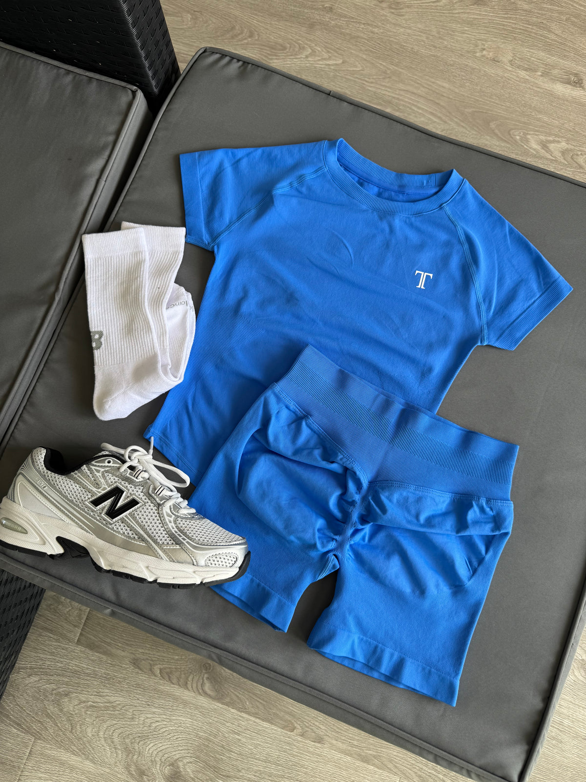 Set active azul eléctrico.